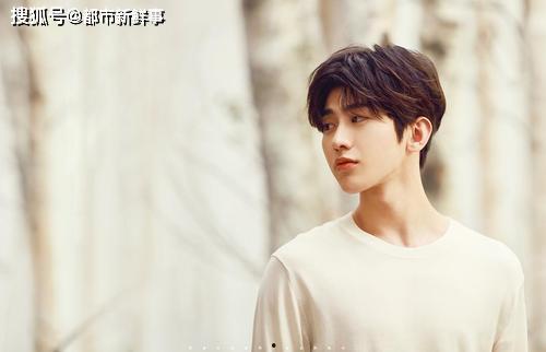 蔡徐坤爆料恋爱史视频,揭秘偶像背后的情感历程